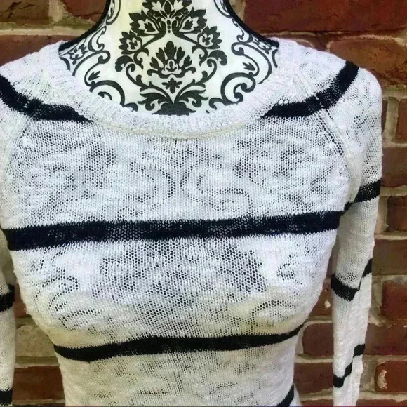 🦋PINK ROSE Crew Neck 3/4 Sleeve Striped Sweater - Picture 3 of 8